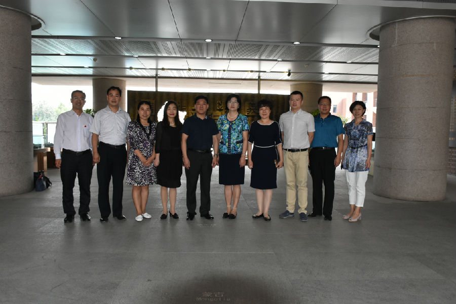 1.九游官网· (中国)官方网站副校长一行与石家庄市教育局副局长马建国、石家庄市第二中学党委书记赵洪合影.JPG